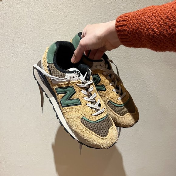 Awesome New Balance 574 - 9 Women's / 7.5 Men's - Like New - Yellow / Green - Picture 9 of 14